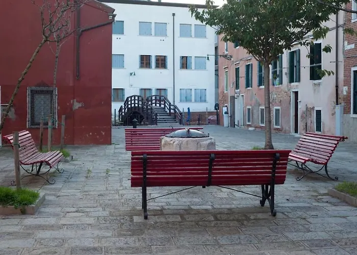 Ca\' Ferrando, Brand New Apartment, Experienced Host!
